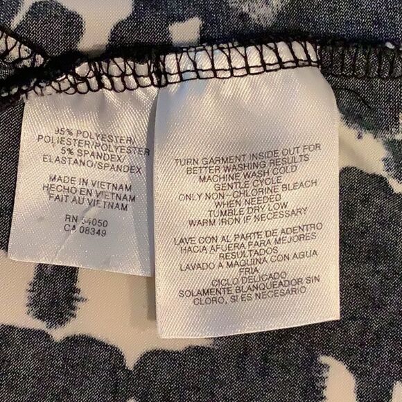 Jones New York- Animal Print Key Hole NeckLine Top - Picture 4 of 4